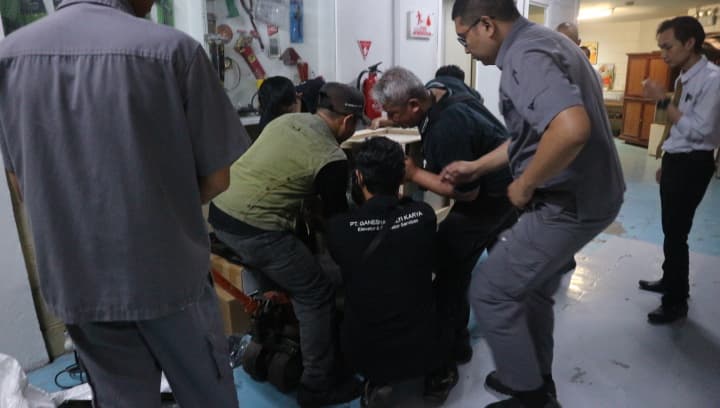 Pengecekan Komponen Elektrikal Lift